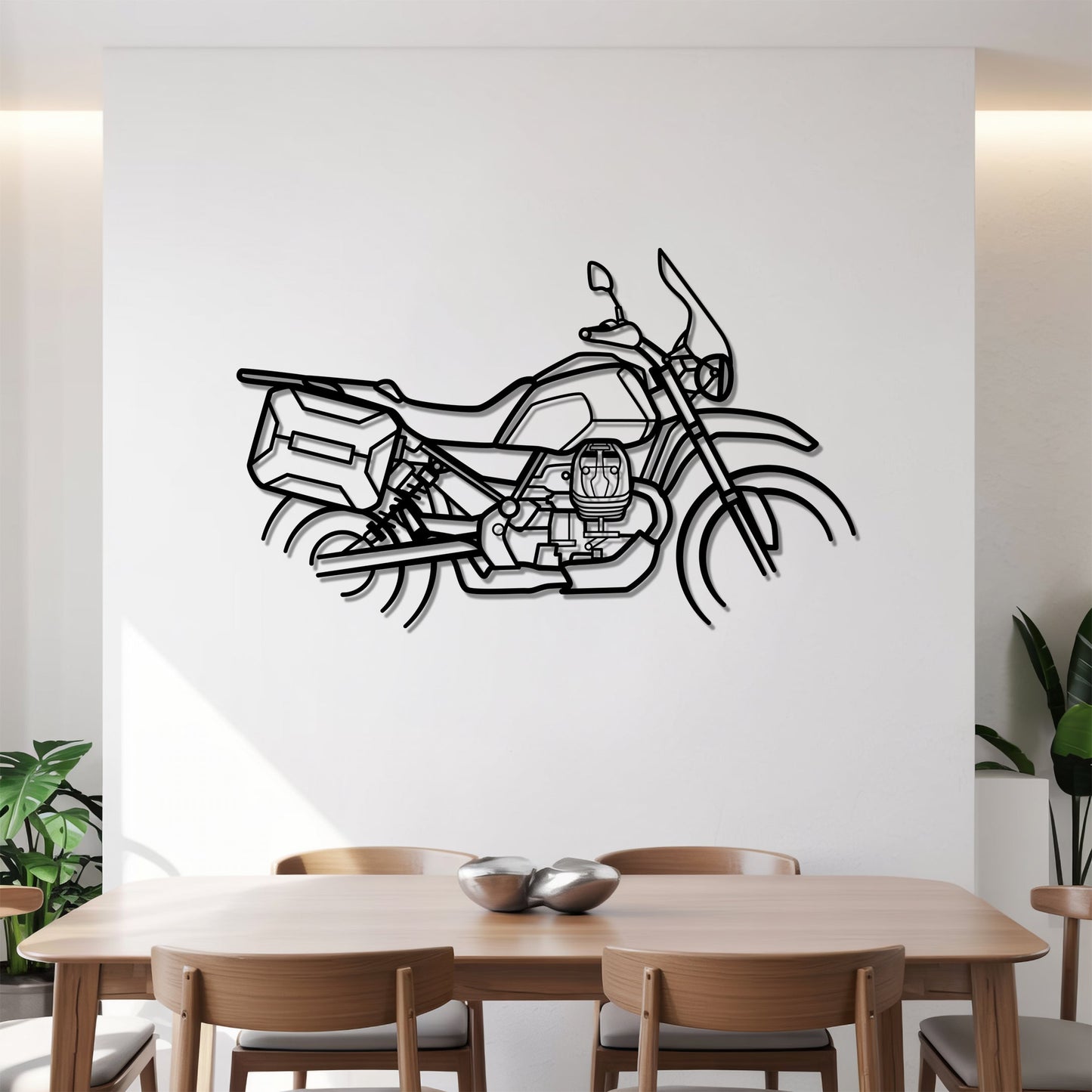 V85 TT Travel – Kovová dekorácia na stenu motorky